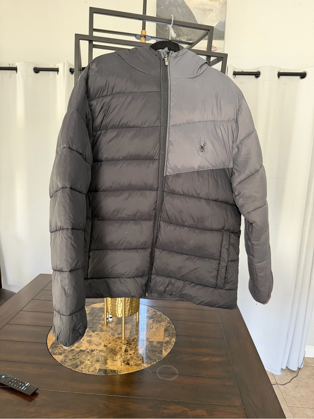 Spyder Men’s Two-Tone Gray Hooded Quilted Puffer Jacket